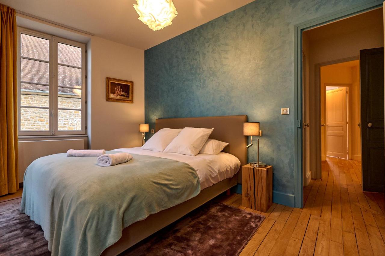 Les Suites Du Palais: Luxe 4-Star Apartment with Cathedral Views Nevers Exterior photo